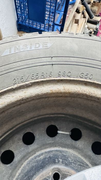 Продам зимнюю резину на дисках. 215/65 R16 98Q IG50
