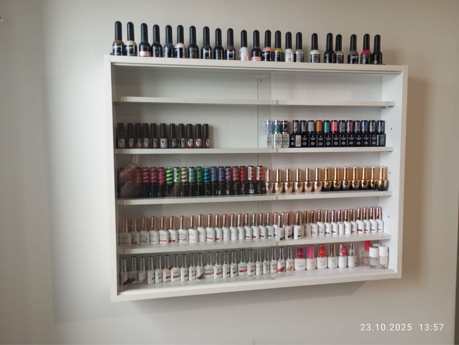 Wisząca witryna/półka z przesuwnymi drzwiami