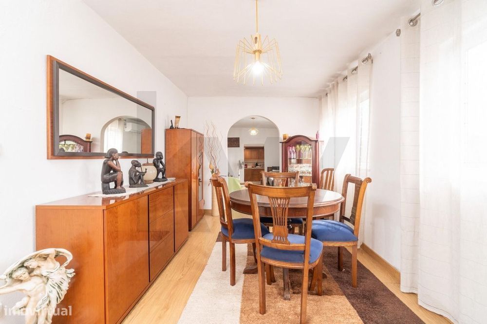 Moradia T3+1 remodelada com terraço e terreno em Semide, Miranda do