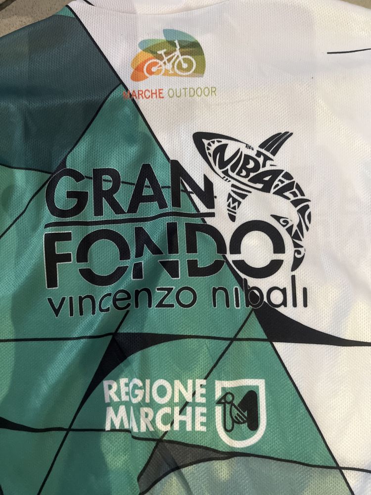 Kosxulka na rower, sygnowana przez Vincenzo Nibali