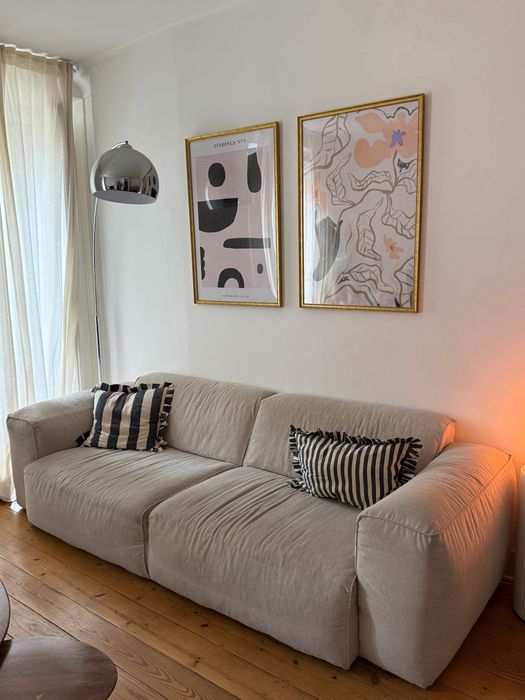 Sofá begeje super confortável – 3 anos, casa sem fumo