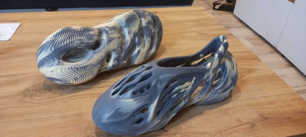 Yezzy foam runner 43