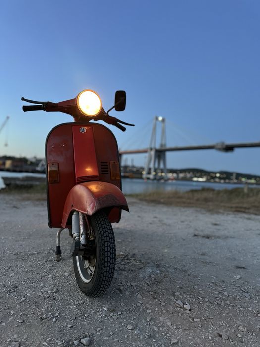 Vespa PK50 XLS vermelha