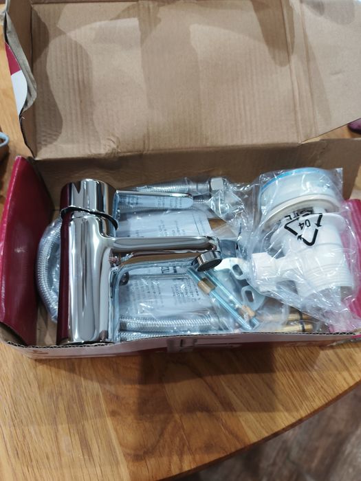 Bateria umywalkowa stojąca chrom zestaw