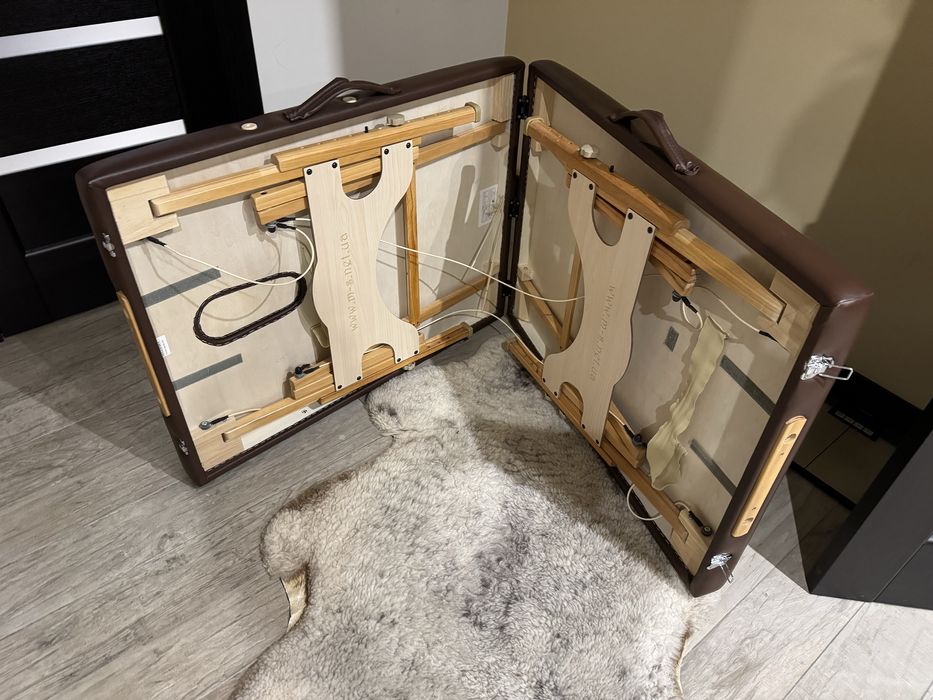 Складний масажний стіл коричневий в ідеалі