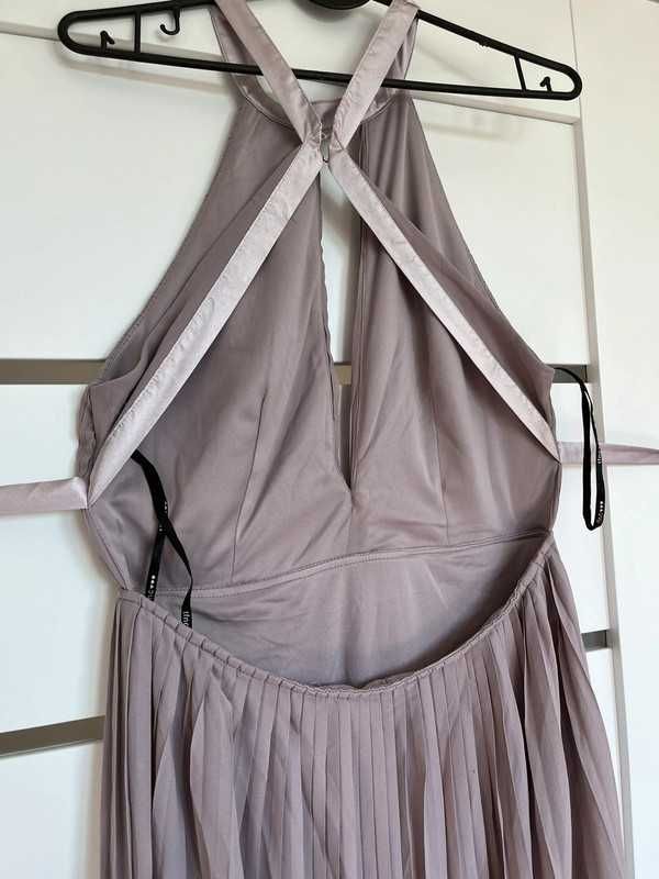 Sukienka plisowana dekolt bez ramion odkryte plecy