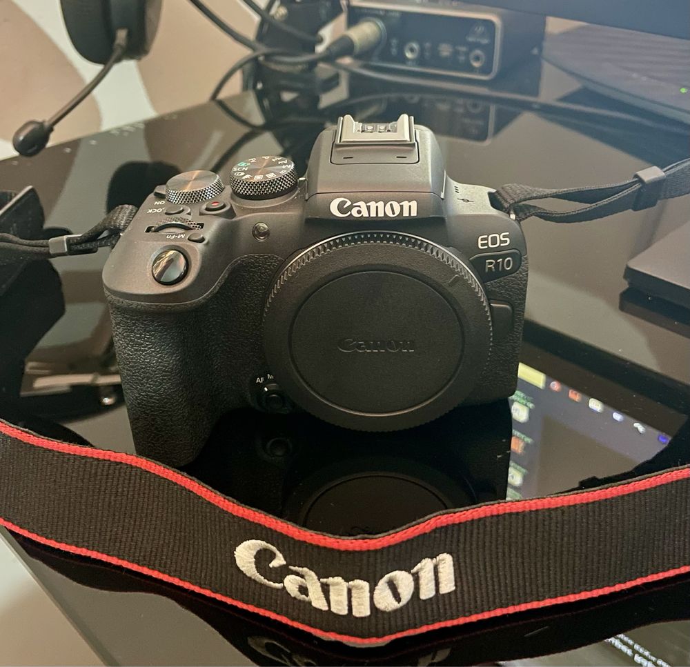 Canon R10 como nova