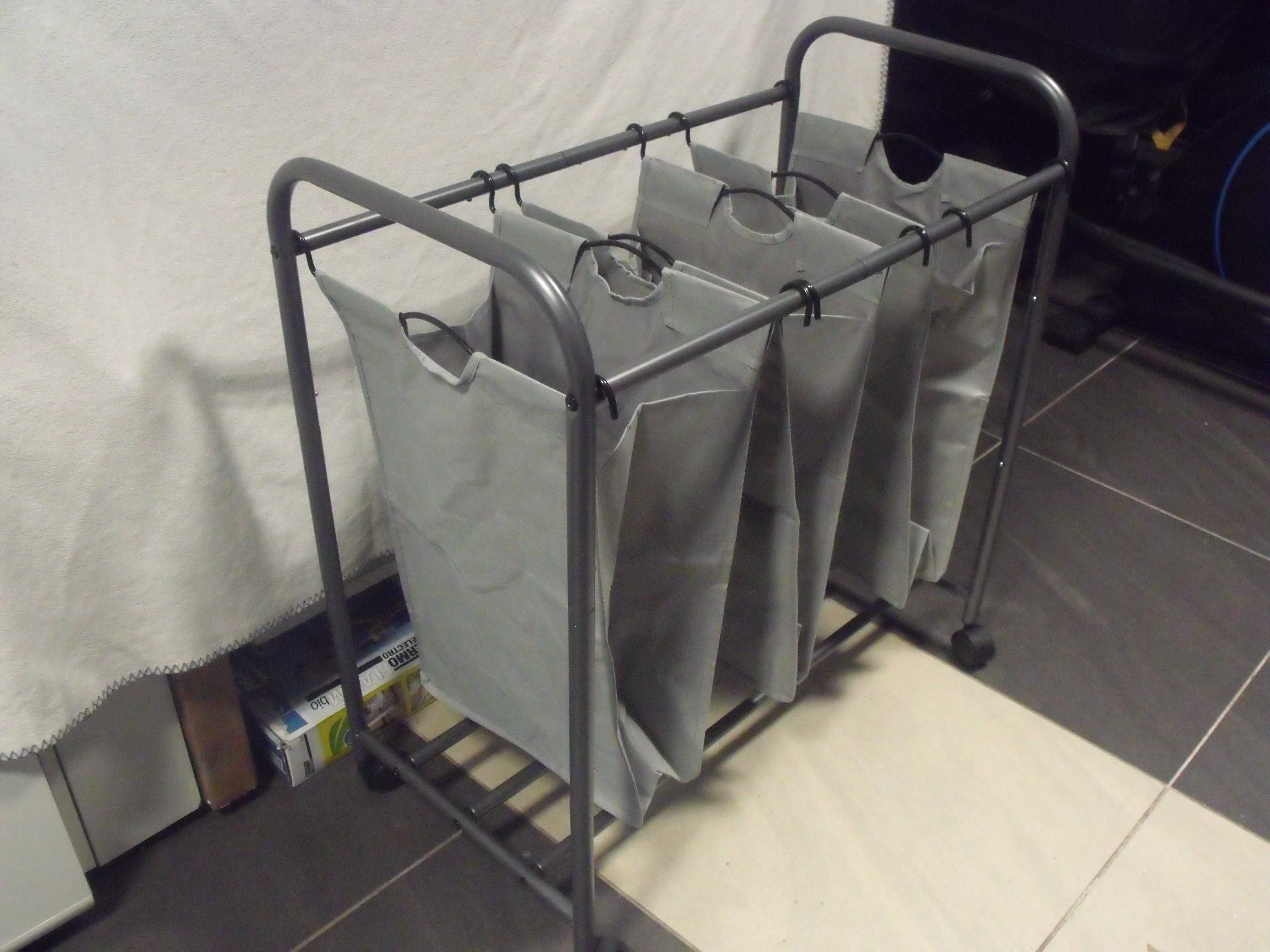 Kosz na pranie z 3 przegródkami mobilny 3 x 44L szary  Songmics