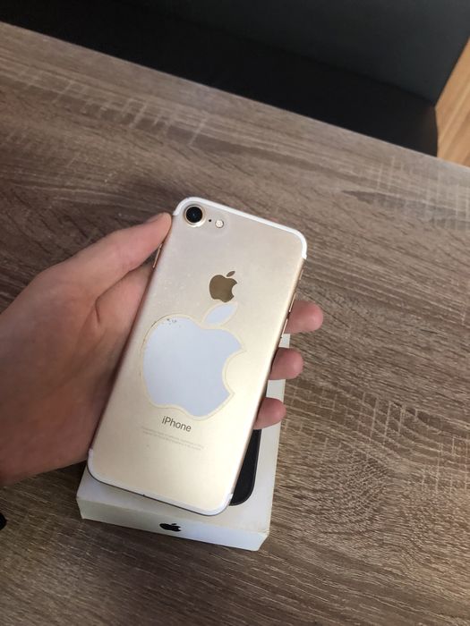 iPhone 7 в хорошем состоянии
