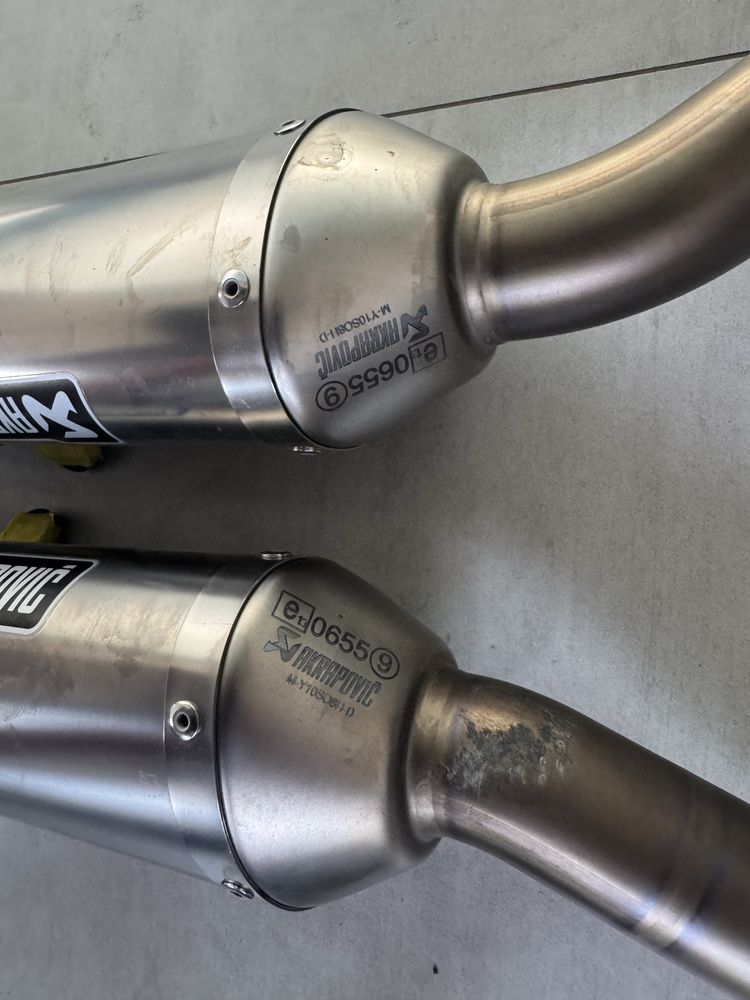 Продам прямоток глушник Akrapovic my10so8hd Yamaha R1