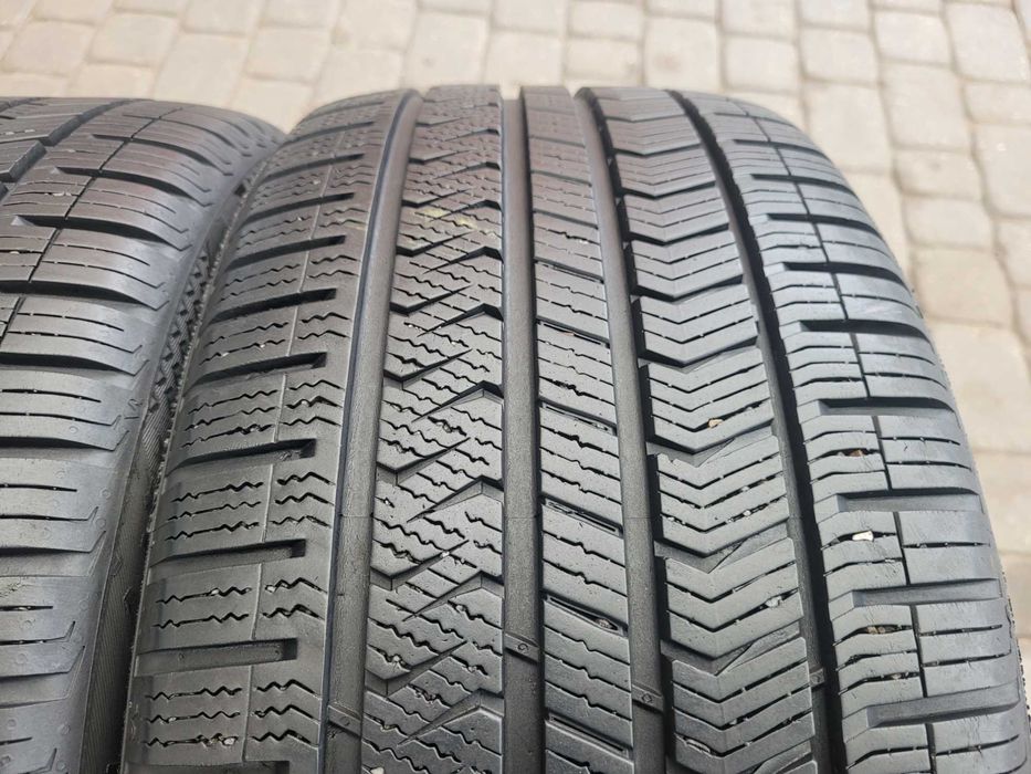 235 / 40   R 18   Vredestein   / Całoroczne