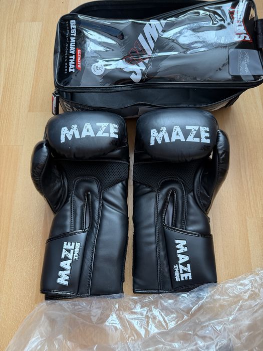 Бокскерские перчатки кожаные !