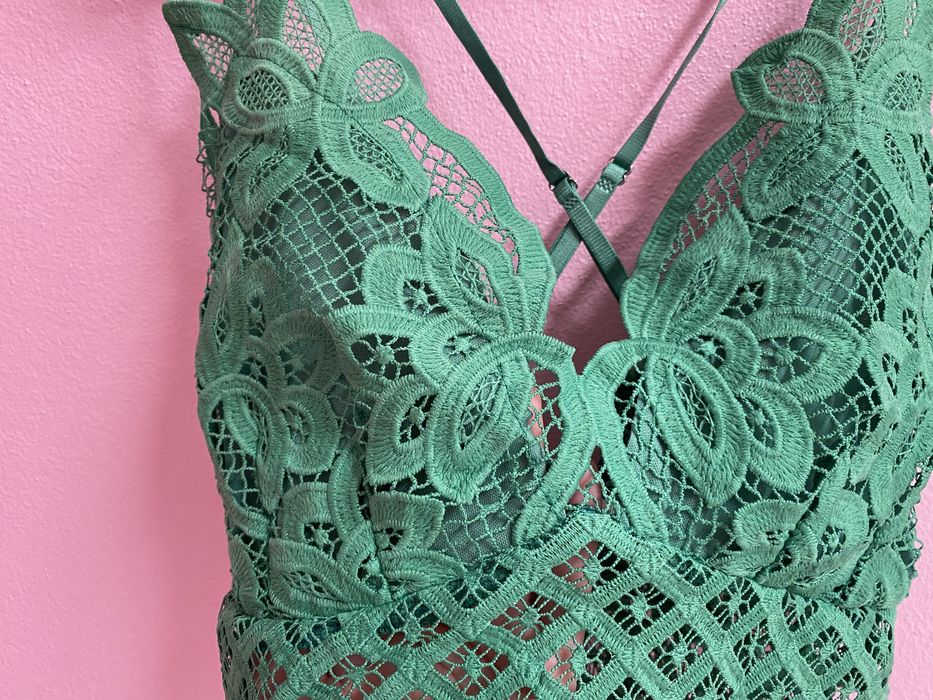 Crop Top verde em crochet rendilhado  M/L (novo)