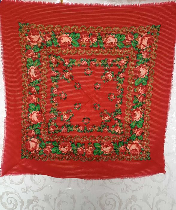 українська хустка червона з етно орнаментом вовна шерсть 85х88 см