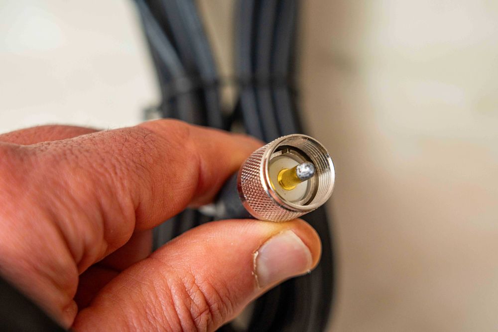 Antena de Radio CB 27 Mhz magnética, nova e robusta.