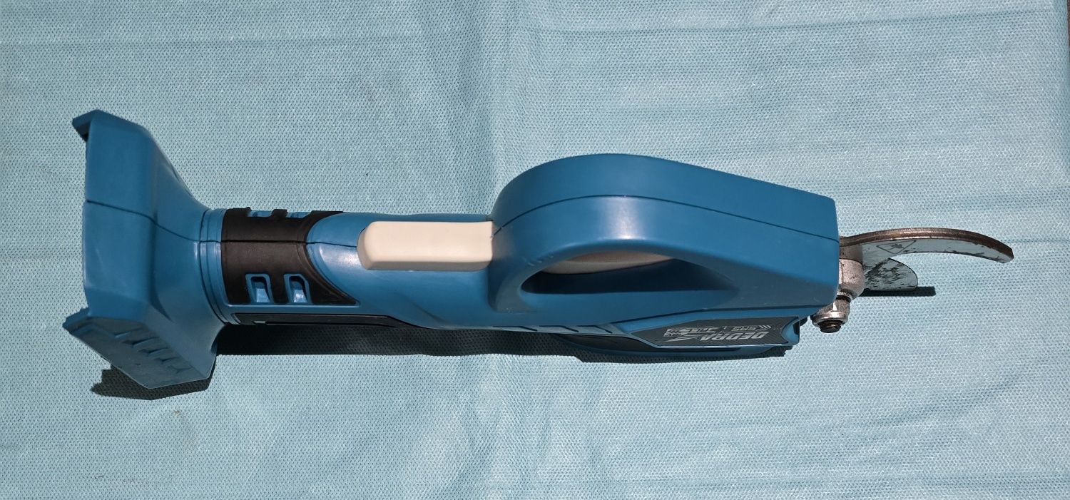 Sekator akumulatorowy DEDRA ded7091 SAS+ALL18V,grubość cięcia 28 mm.