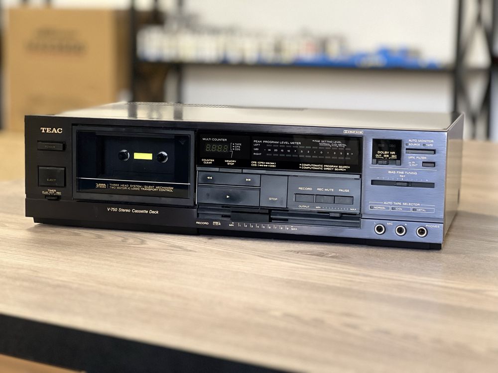 Касетна дека TEAC V-750