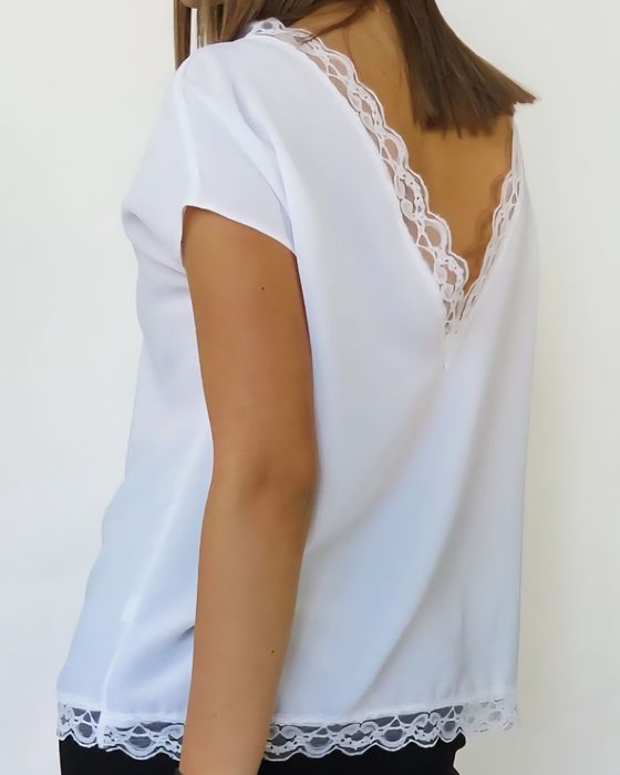 Nowa cieniutka bluzka z koronką z dekoltem V, Atelier Edith, rozm S