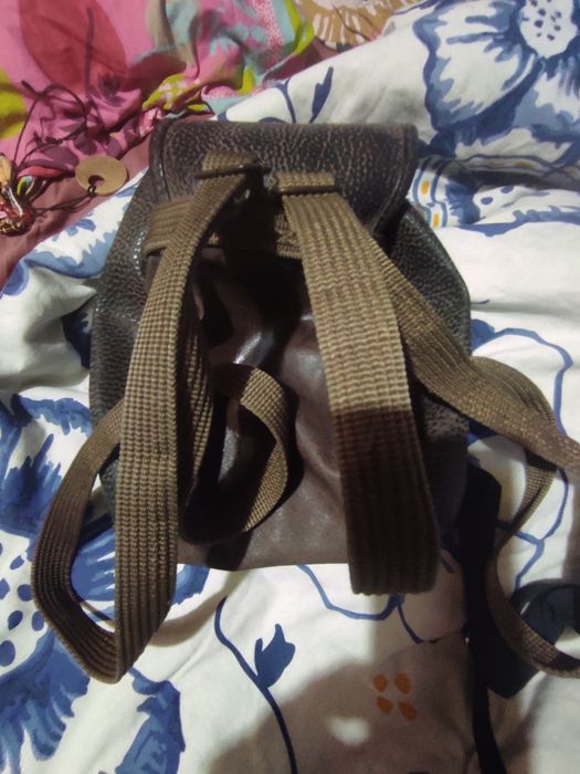 Pequena mochila de pele