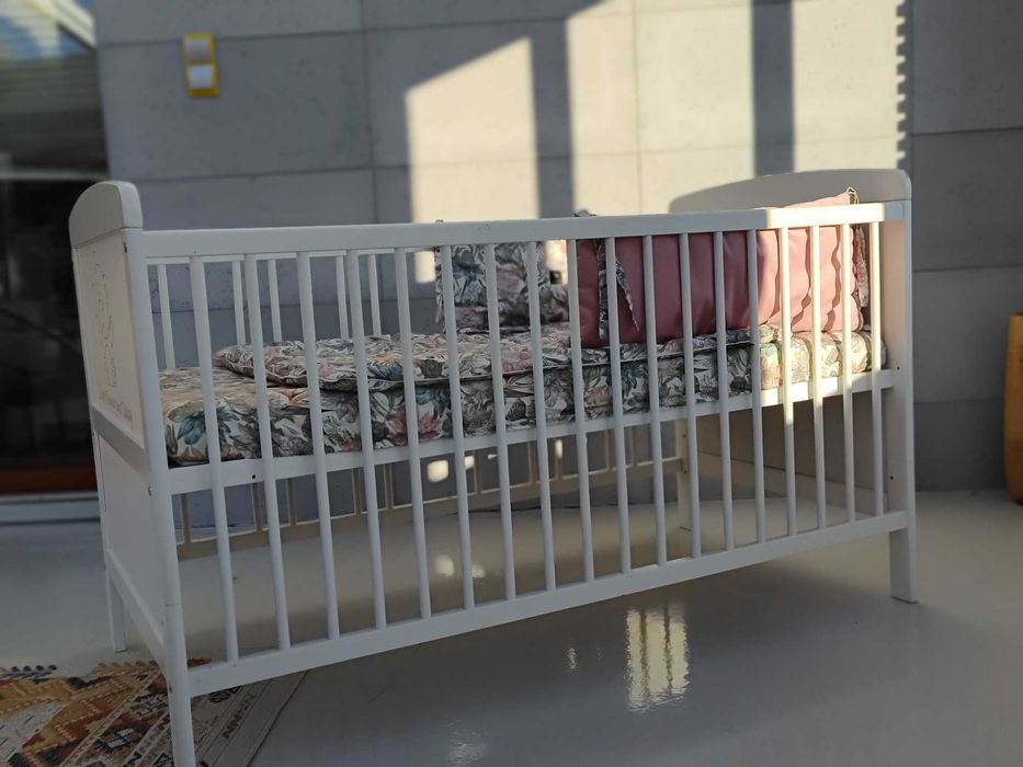 Łóżeczko drewniane