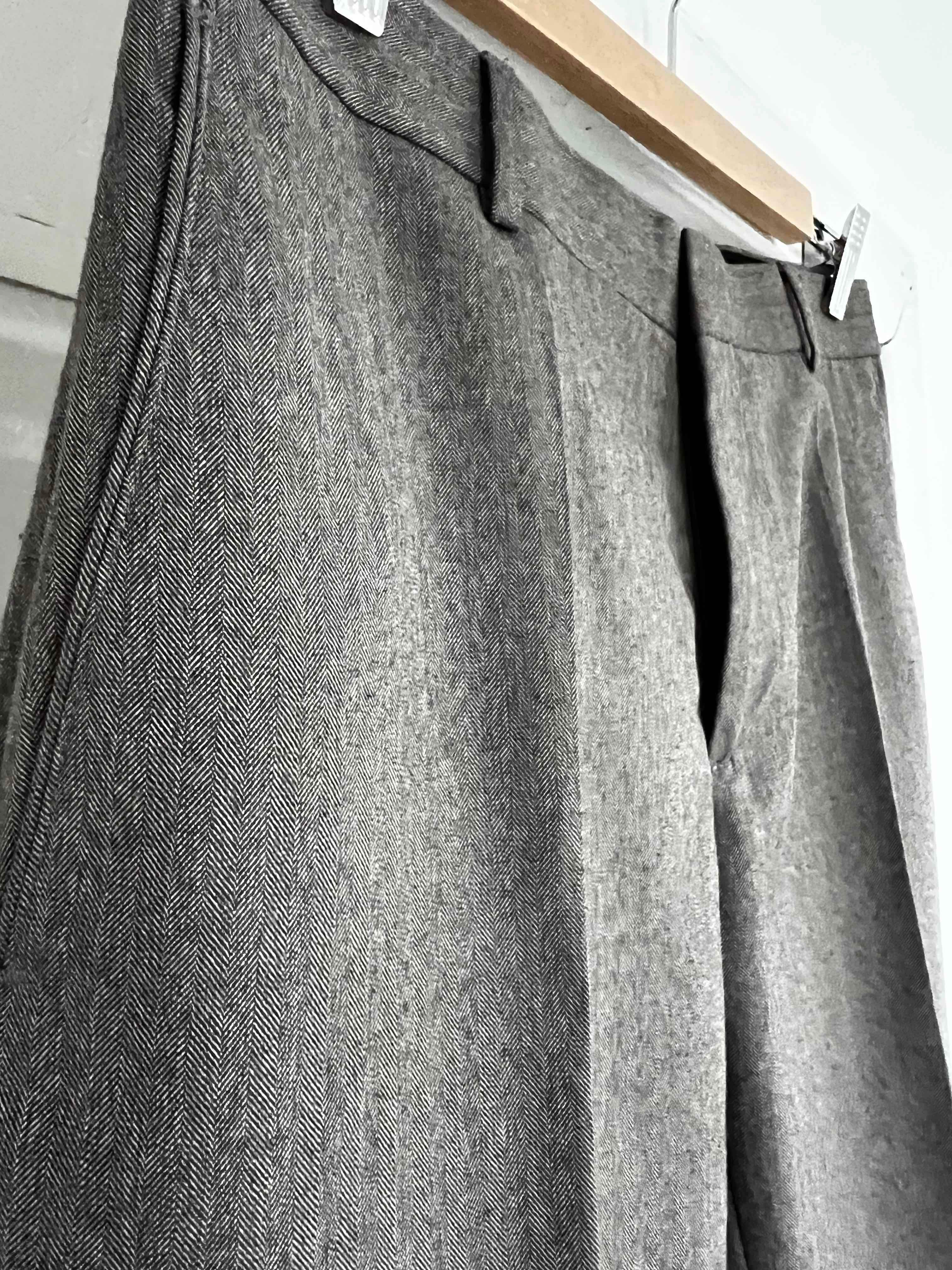 Męskie spodnie marki BANANA REPUBLIC, brązowe w jodełkę