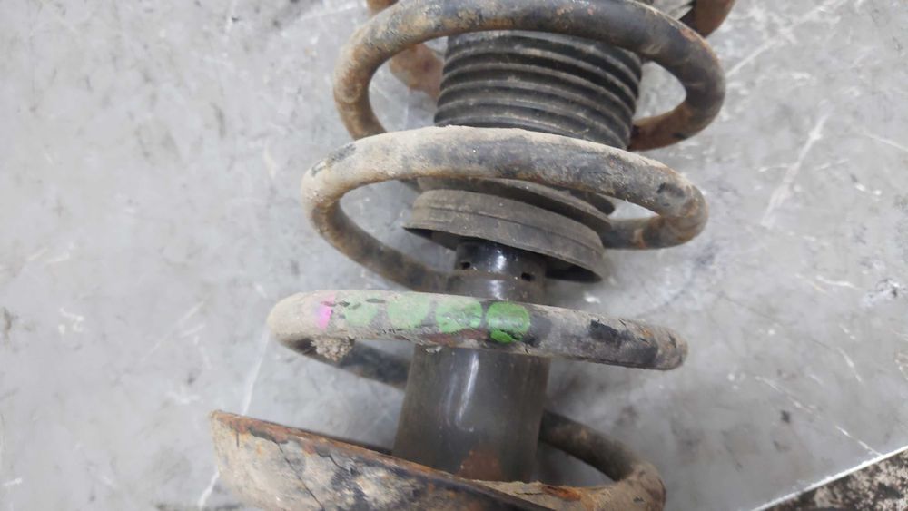 VW Volkswagen New Beetle Amortyzator Sprężyna Lewy Przód Przedni