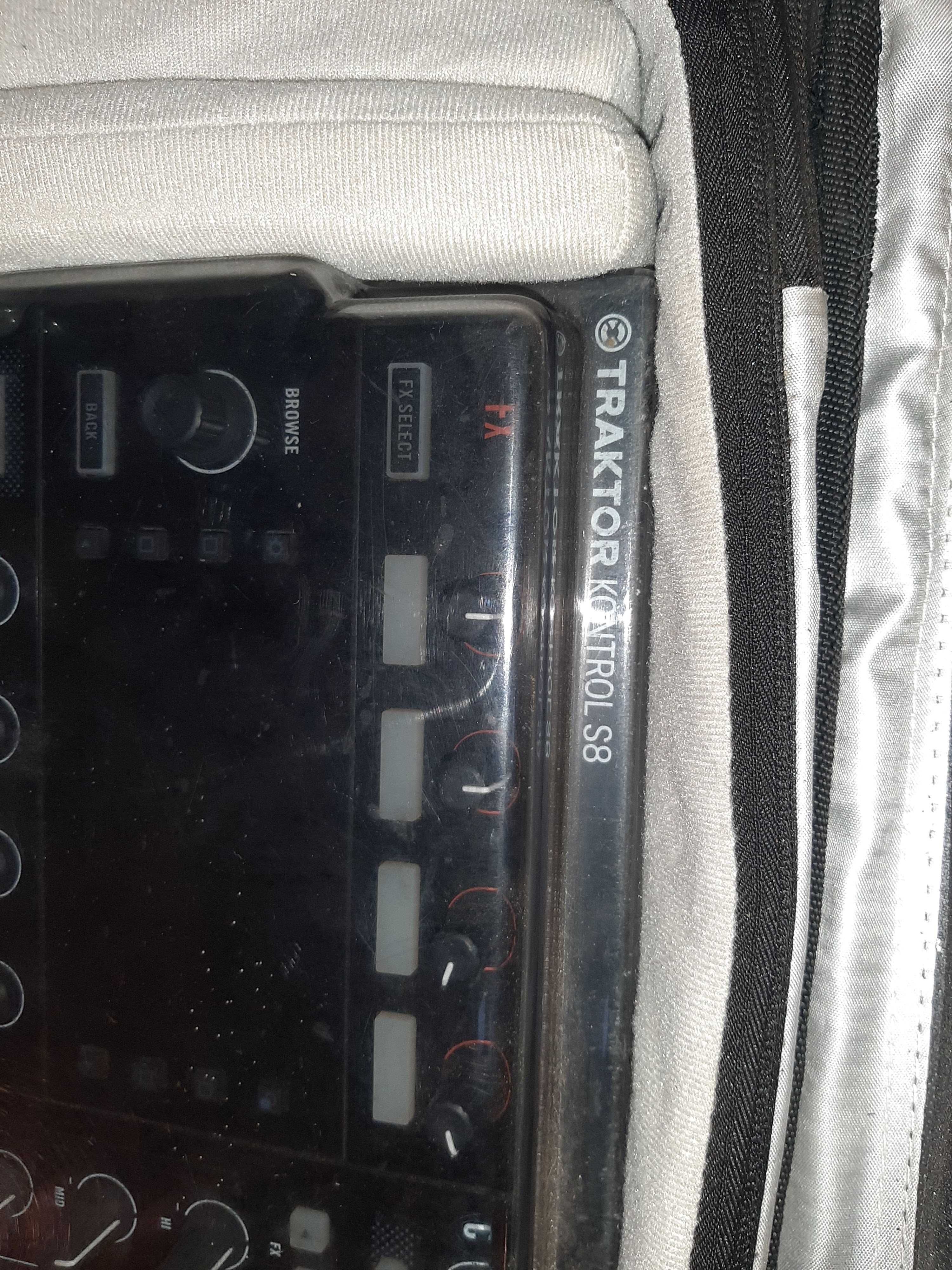 Native Instruments Traktor Kontrol S8 4-channel DJ Controller