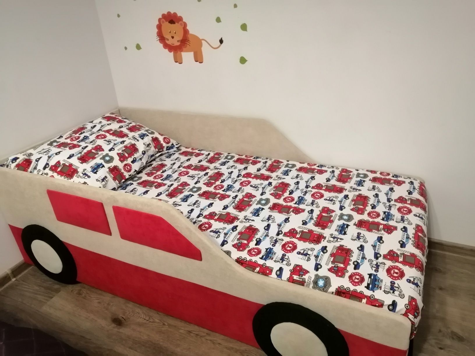 Детская кровать с подъёмным механизмом. В отличном состоянии.
В подаро