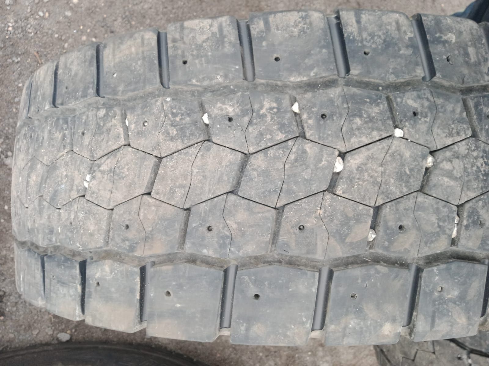 Opony 245/70/17.5 Bridgestone