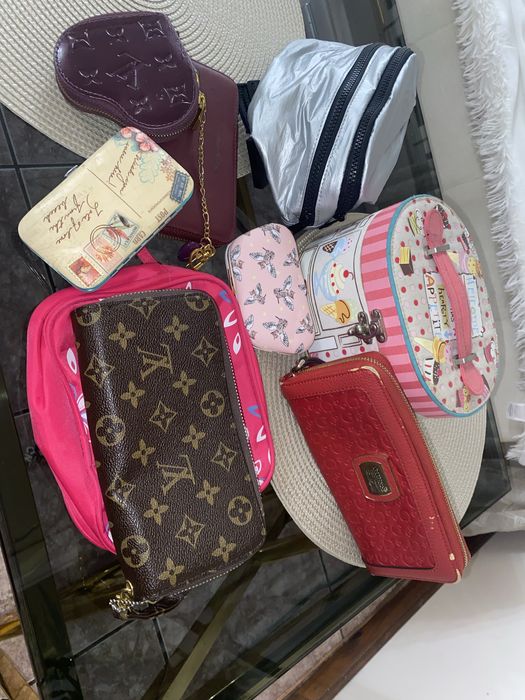 Kosmetyczki i używane portfele, nerka