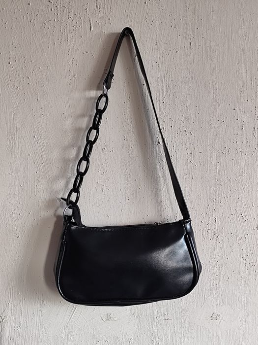 Mała torebka bagietka czarna łańcuchy impreza Y2K