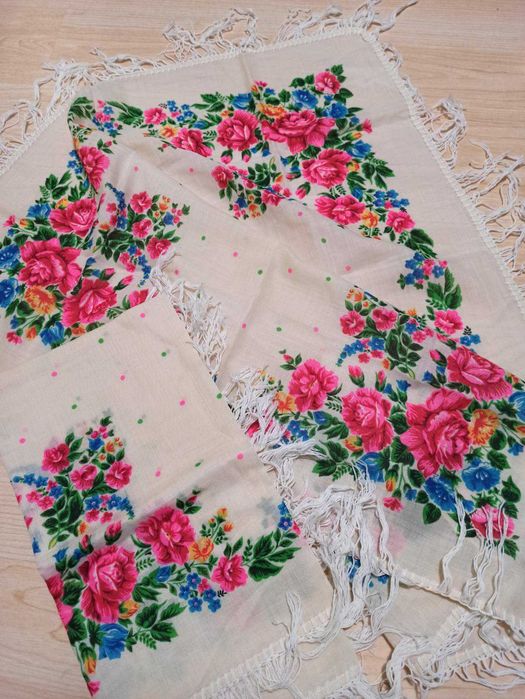 Хустка, платок з китицями