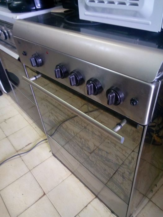 Vendo  2 fogões altos de inox gás de bilha estado novo cada 100€