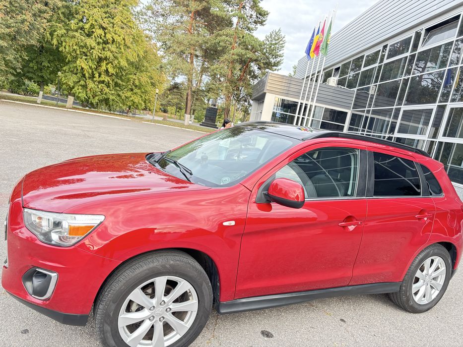 Mitsubishi Outlander sport максимальна комплектація