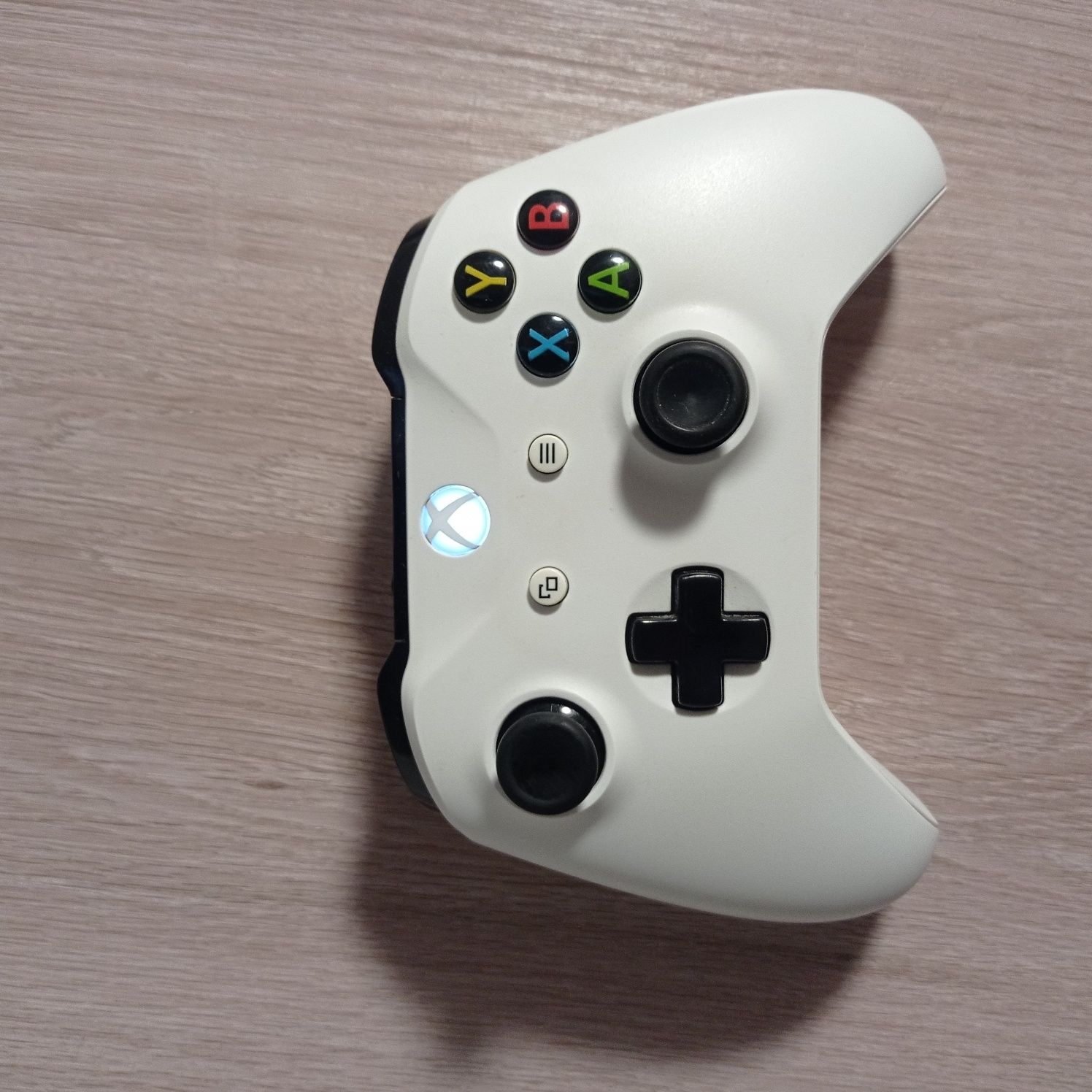 Xbox One S з приводом.