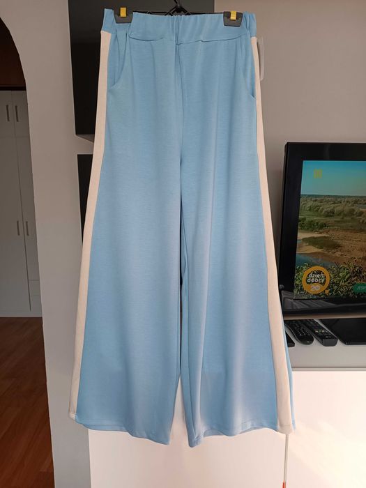 Nowe błękitne spodnie dzwony z beżowym lampasem masełko wysoki stan