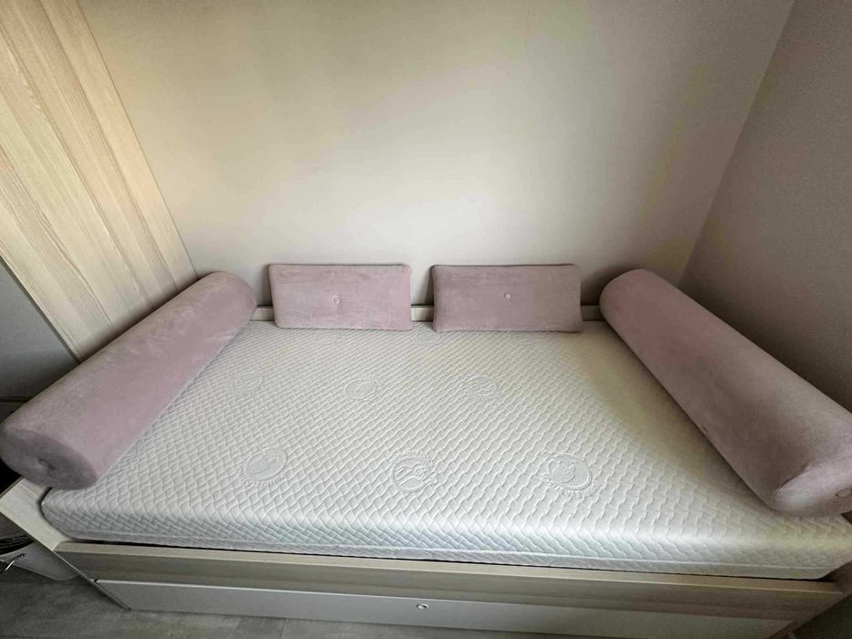 Kanapa z podnoszonym stelażem oraz szufladą Spot by VOX akacja/biały