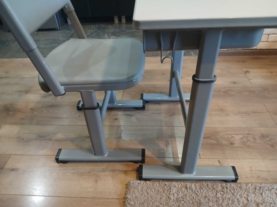 Парта дитяча+ стілець ( все регулюється по висоті)