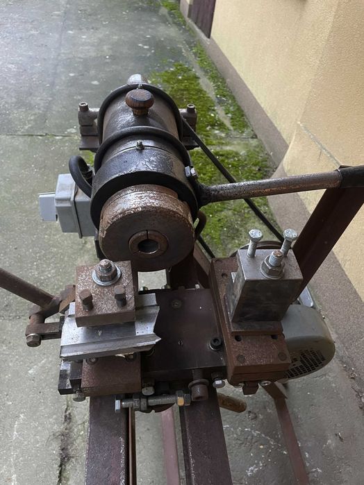 Tokarka przelotowa do drewna