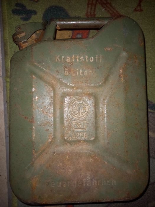 Kanister na paliwo niemiecki