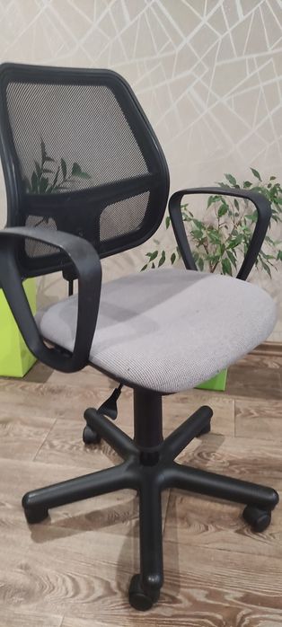 Стілець до письмового столу