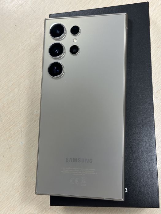 Смартфон Samsung Galaxy S24 Ultra 5G 12/256Gb Titanium Gray Global