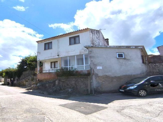 Moradia bifamiliar, para venda, Soure - Gesteira e Brunhós
