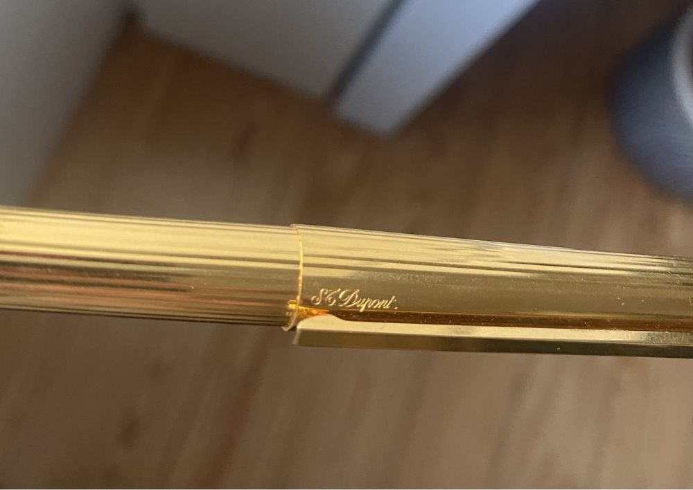 Caneta de aparo S.T. Dupont em ouro