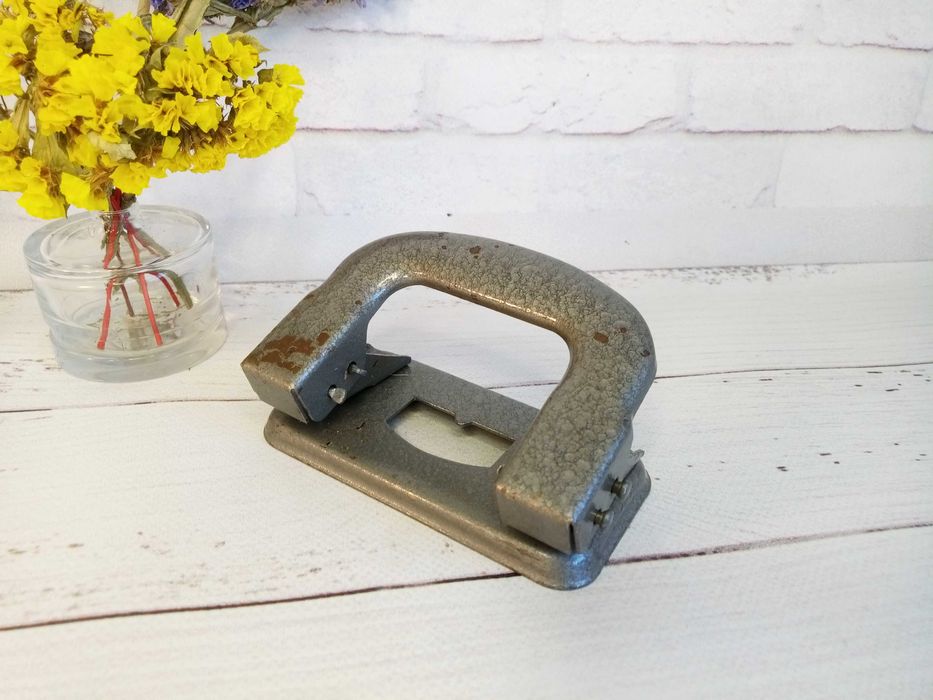 Дырокол металический времен СССР / Дірокол металевий часів СРСР