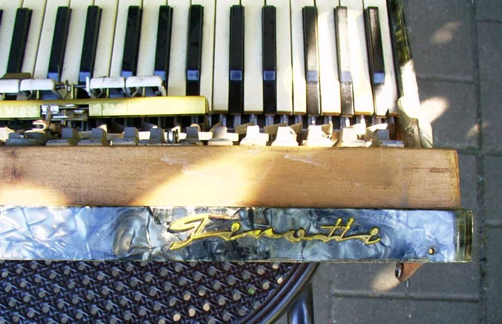 Akordeon.Korpus strona melodyczna Firotti 120 bas