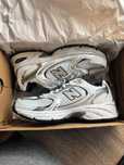 WhiteSilver\NewBalance*Damskie*ModaMR530SG UnisexTrampki.40.5