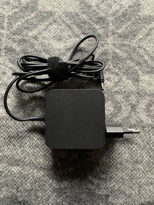 Оригінальний зарядний пристрій для ноутбука Asus 19V.