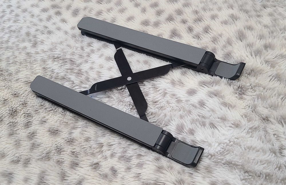 Дуже зручна і надійна підставка під планшет. Германія. Нова.