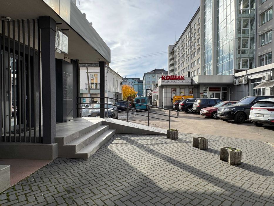 Запускайте Ваш успішний бізнес в ЦЕНТРі міста! Супер локація, ремонт!